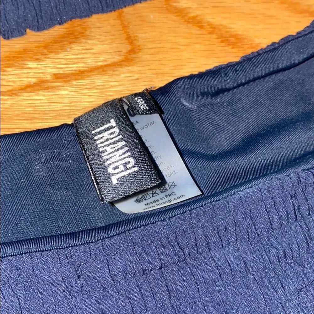 triangl swimwear Navy Blue Textured Bikini Top